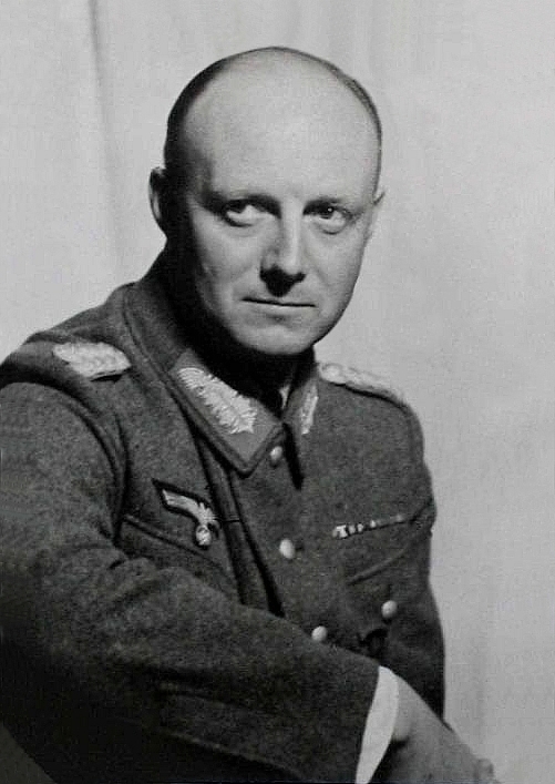 bundesarchiv_bild_146-1976-130-532c_henning_v-_tresckow