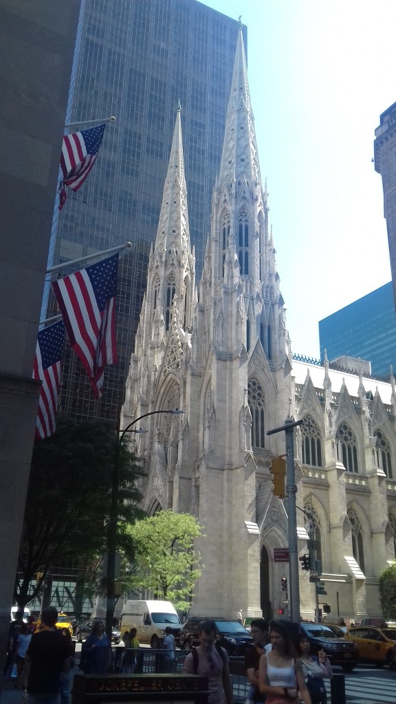 Bild zeigt St. Patricks Cathedral in der Fifth Avenue.